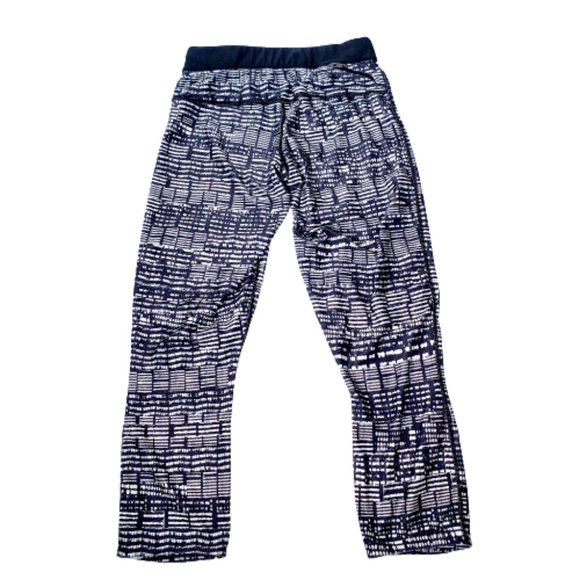 Nike Just Do It” Black and White Running Dri Fit Capri leggings. Size SM - Picture 3 of 5